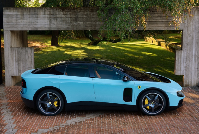 Акції Ferrari обвалилися після презентації першого електромобіля Luce
