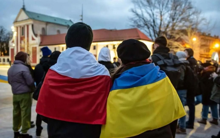 З 1 червня центри Паспортного сервісу в Польщі та Італії переходять на реєстрацію в електронну чергу за допомогою Дія.