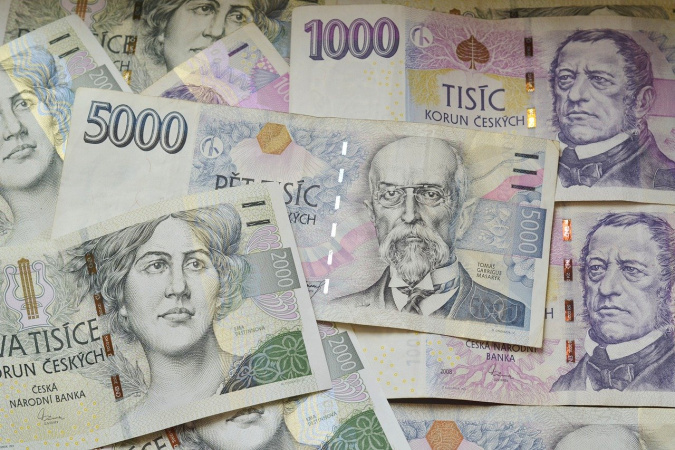 Чешская крона рискует превратиться в тормоз для национальной экономики, а сама страна остаться пассивным наблюдателем за дверью большой европейской политики.