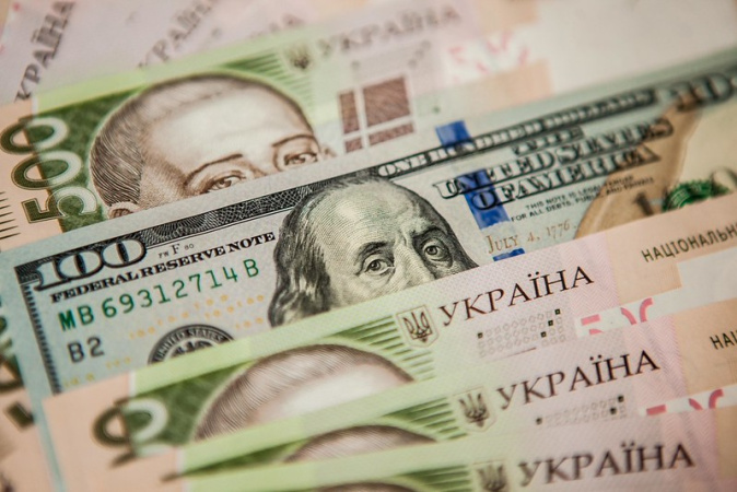 НБУ встановив курс валют на п’ятницю: долар досяг нового максимуму