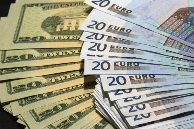 У травні 2026 за даними НБУ через небанківські фінорганізації пройшло 66,1% готівкових операцій (офіційних) — це 8 місячний максимум.