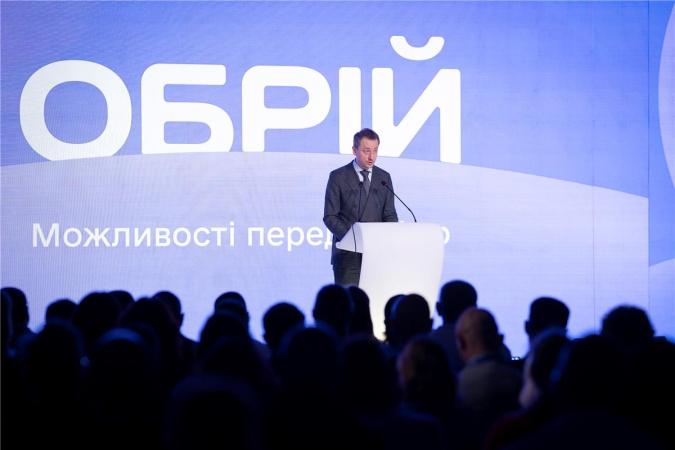Міністерство економіки, довкілля та сільського господарства презентувало 8 червня єдину інформаційно-аналітичну систему для ринку праці - «Обрій». ► Читайте телеграм-канал «Мінфіну»: головні фінансові новиниЩо відомо про системуОбрій будується як цифрова екосистема кар'єрного супроводу, що веде людину впродовж усього працездатного життя — від профілювання інтересів, навичок у школі та вибору професії до працевлаштування, перенавчання та підвищення кваліфікації.