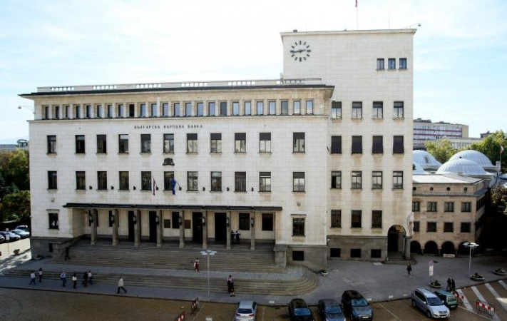 Болгария хотела выпустить памятную монету номиналом 2 евро в честь «болгарского алфавита», однако это решение было заблокировано в Совете Е С другой страной-членом Евросоюза.