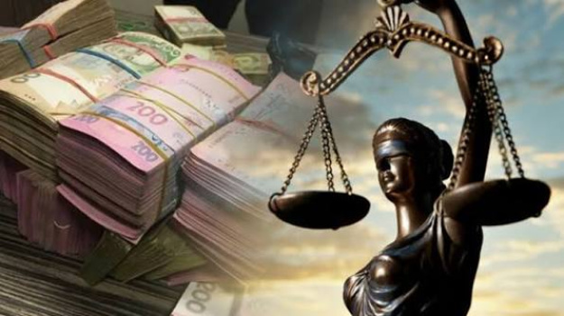 В настоящее время в Украине пенсии получают 913 действующих депутатов и судей.