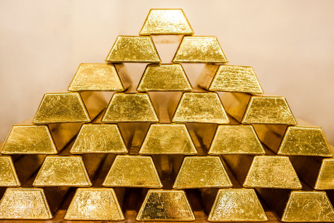Золото впервые с ноября упало ниже $4 000