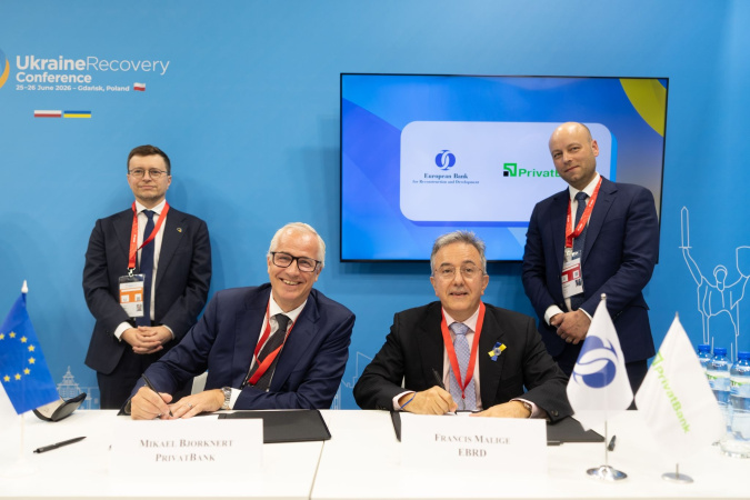 Одной из крупнейших финансовых сделок Ukraine Recovery Conference 2026 в Гданьске стало объявление о запуске нового механизма распределения рисков между Приватбанком и Европейским банком реконструкции и развития.