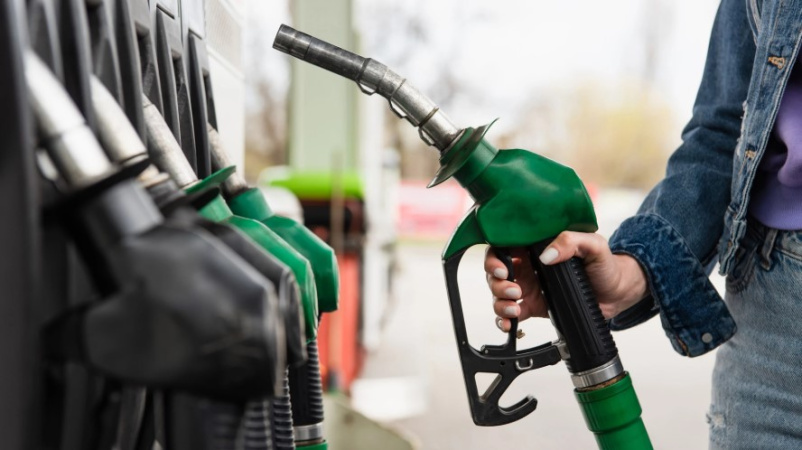 Несмотря на постоянные российские атаки, в Украине нет дефицита на топливном рынке и очередей к АЗС.