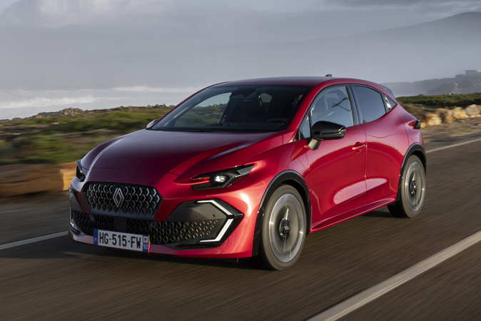 По итогам первых пяти месяцев года Renault Clio стал самым популярным новым легковым автомобилем в Европе.