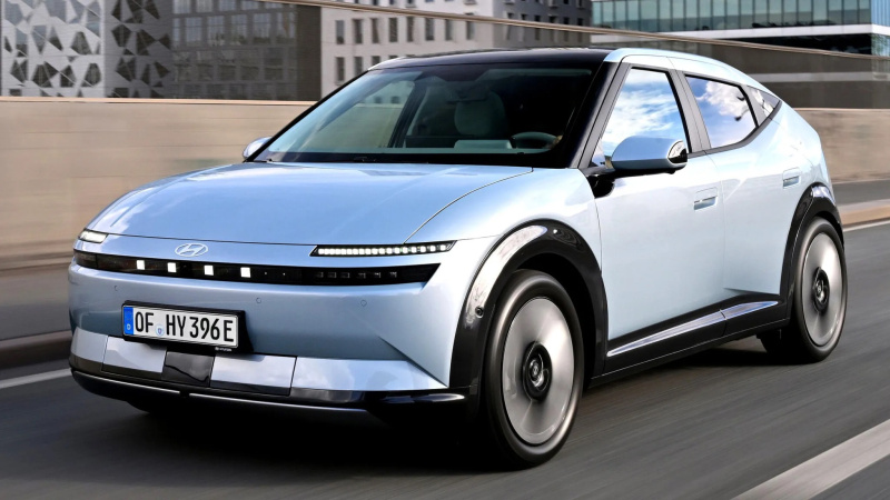Компания Hyundai представила стандартную версию нового электрохэтчбека Ioniq 3, которая дебютировала после презентации спортивной модификации N Line.