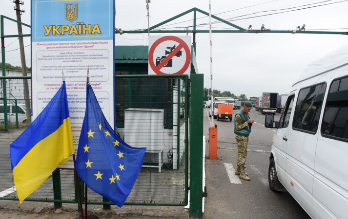 Уряд створив Координаційну раду з питань внутрішньо переміщених осіб, збереження зв'язків з українцями за кордоном та їх добровільного повернення.