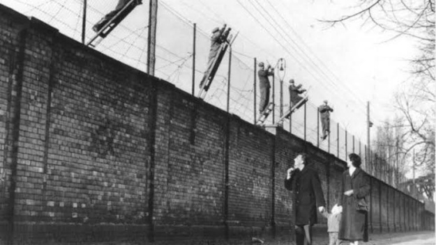 росія знову демонструє дива «прогресу», впевнено крокуючи назад у часі до найкращих традицій радянського минулого.