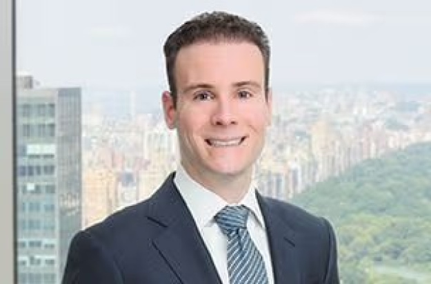 Председатель Комиссии по торговле товарными фьючерсами США (CFTC) Майкл Селиг назвал биткоин «одним из самых антихрупких активов», который смог выжить в условиях неоднократных рыночных потрясений и жестких мер со стороны властей.► Читайте страницу «Минфина» в фейсбуке: главные финансовые новостиСила биткоинаВ интервью стороннику Дональда Трампа, блогеру TheBlaze Селиг вспомнил, как биткоину удалось пережить крах биржи MtGox и банкротство криптобиржи FTX Сэма Бэнкмана-Фрида.