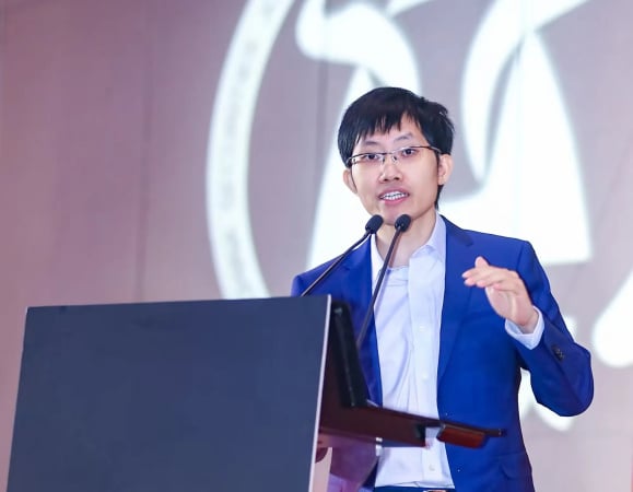Основатель ИИ-стартапа DeepSeek Лян Вэньфэн стал самым богатым в мире основателем компании, занимающейся разработкой ИИ-моделей.