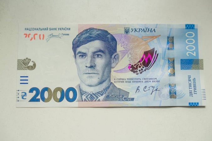 НБУ обновит дизайн новой банкноты в 2 000 гривен из-за шрифта российского происхождения