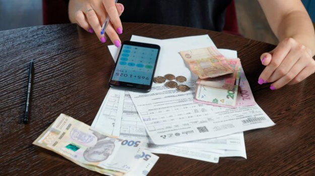 В Україні можуть розпочати поступове підвищення тарифів на електроенергію та природний газ для домогосподарств у 2027 році.