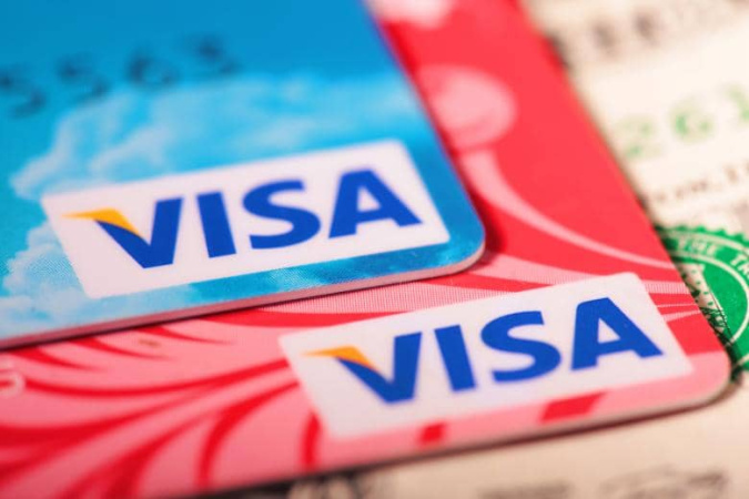 Visa планирует сократить около 2600 рабочих мест, или примерно 7% штата, в рамках повышения эффективности и перестройки бизнеса с использованием технологий искусственного интеллекта, пишет Bloomberg.► Читайте телеграмм-канал «Минфина»: главные финансовые новостиКого затронет сокращениеСокращения в основном затронут подразделения, отвечающие за технологии и разработку продуктов.