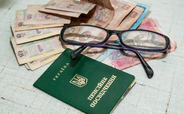 После ухода на пенсию многие украинцы продолжают работать официально.