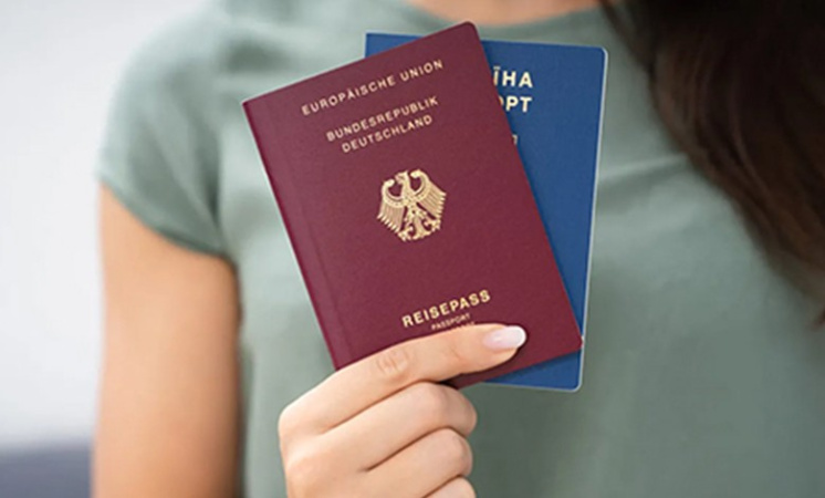 В Германии больше не действует ускоренная процедура получения гражданства, позволявшая отдельным категориям иностранцев натурализоваться уже через три года проживания.