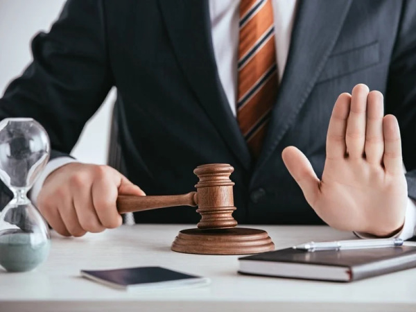 У Верховній Раді зареєстровано законопроєкт № 15458, який усуває одну з головних перешкод для списання безнадійних боргів військовослужбовців, полонених, зниклих безвісти та постраждалих цивільних.► Читайте сторінку «Мінфіну» у Фейсбуці: головні фінансові новиниЗараз, якщо банк прощає борг, ця сума оподатковується як додаткове благо.