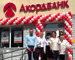 В Дарницком районе Киева стало удобнее пользоваться услугами Аккордбанка — новое отделение открылось по адресу: Анны Ахматовой, 46-А, телефон: (044)364−68−02.