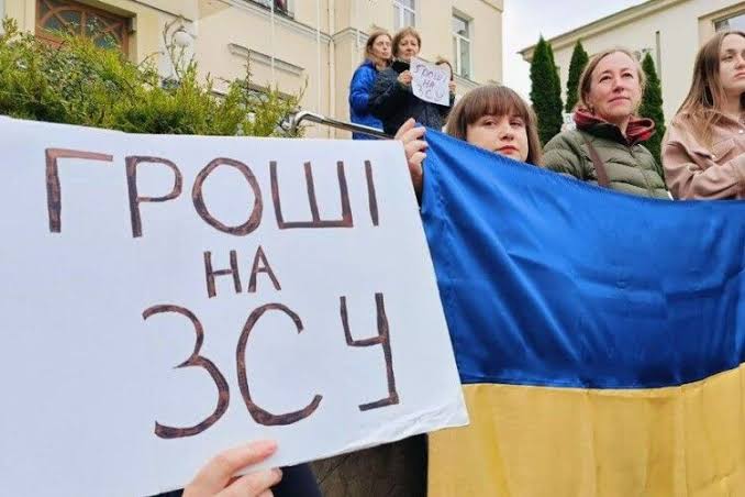 Правительство планирует полностью закрыть первоочередные потребности ВСУ в вооружении, военной технике и боеприпасах, а также укомплектовать силы обороны личным составом до 100%.
