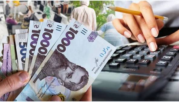 Украинцам, которые планируют докупить страховой стаж, стоит заранее проверить, повлияет ли это на их пенсию.