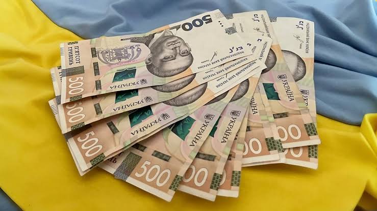 Як повідомляє Пенсійний фонд України, у серпні 2026 року українці з визначених законом категорій отримають разову грошову виплату до Дня Незалежності.► Читайте телеграм-канал «Мінфіну»: головні фінансові новиниСкільки виплатять різним категоріямРозміри разової грошової виплати до Дня Незалежності у 2026 році визначені постановою Кабінету Міністрів № 602 від 13 травня 2026 року.