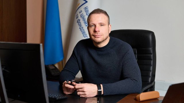 Українцям варто починати формувати власні пенсійні накопичення за 20−30 років до виходу на пенсію, а не відкладати це питання до 45−55 років.