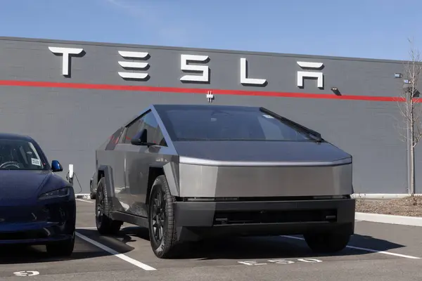 Компания Tesla 25 августа повысила стоимость двух вариантов электрического пикапа Cybertruck на $5000 в США.