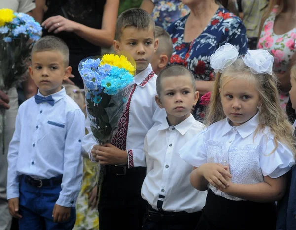 Підготовка першокласника до школи у 2026 році коштує близько 12 923 грн — приблизно на 30% більше, ніж торік.