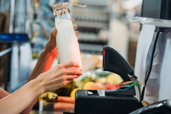 Молочная продукция в Украине может подорожать на 20−25% из-за роста затрат на производство, переработку и логистику, а также убытков торговых сетей после потери распределительных центров в результате российских ударов, прогнозирует Ассоциация производителей молока (АВМ).► Читайте «Минфин» в Instagram: главные новости об инвестициях и финансахКакая причина«Перебои в цепях поставок и роста затрат на производство, переработку и логистику создают предпосылки для подорожания молочной продукции в Украине», — отмечается в сообщении.