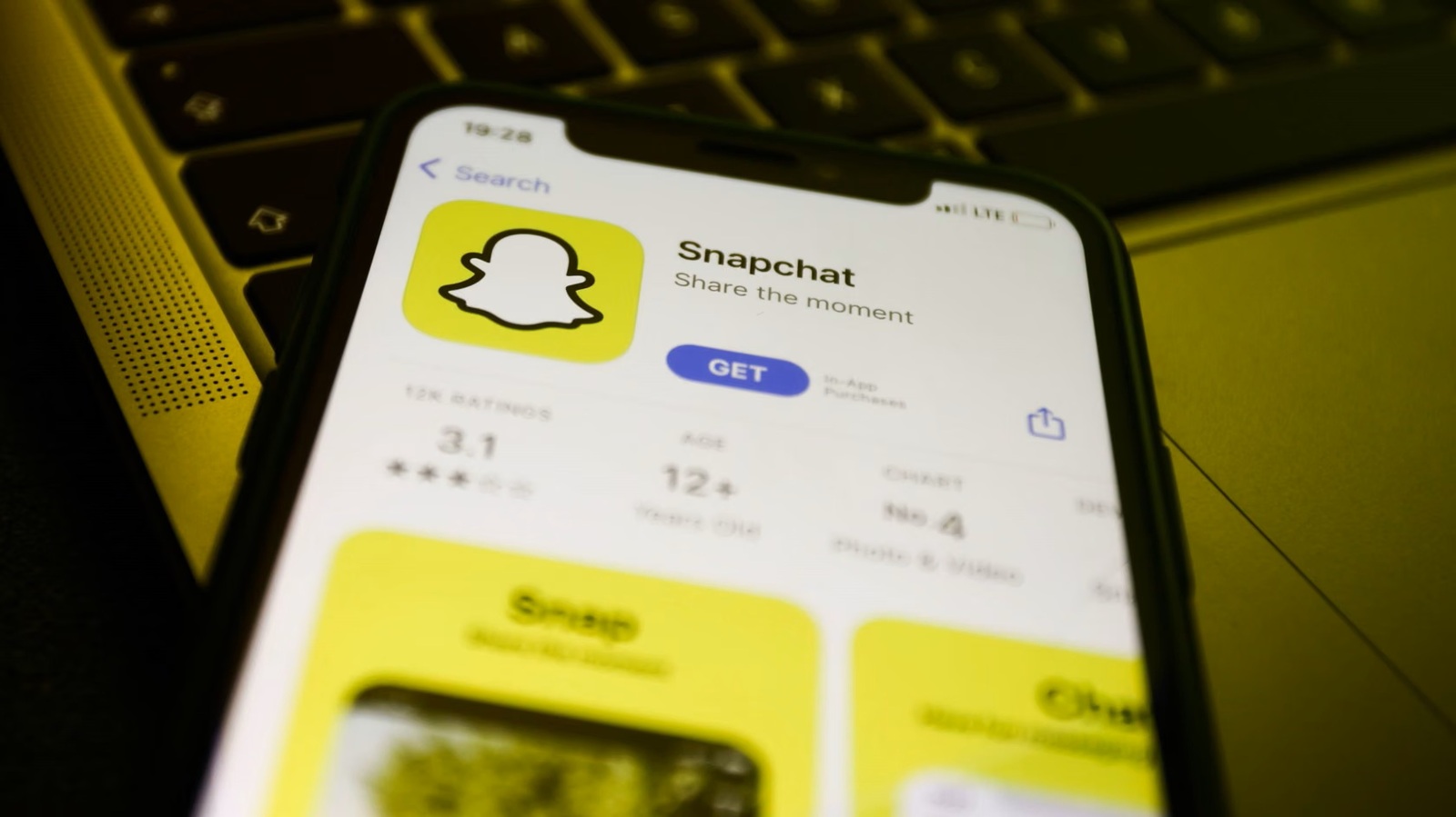 В 2014 году Snap согласилась выплатить $157,5 млн человеку, который утверждал, что вместе с основателями владеет интеллектуальной собственностью, которую использовал Snapchat. $50 млн компания выплатила сразу.