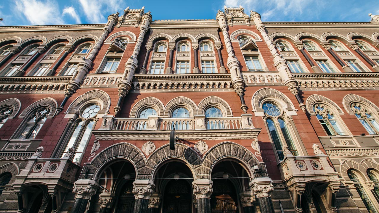 Национальный банк в августе 2026 года применил меры влияния к одному банку и четырем небанковским финансовым учреждениям за нарушение требований законодательства в сфере финансового мониторинга.