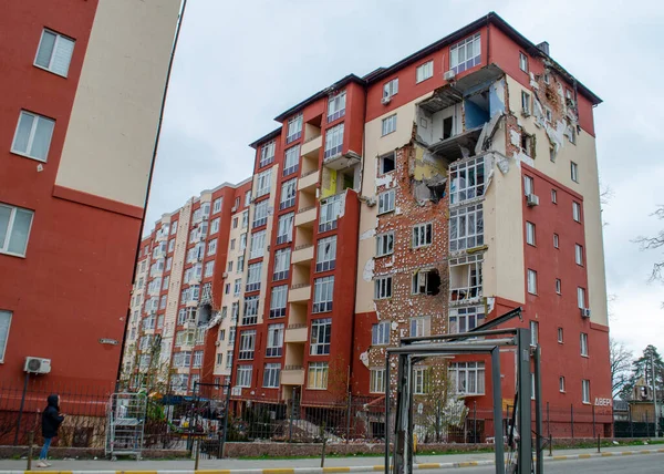 У Верховній Раді зареєстрували урядовий законопроєкт № 16012, який має врегулювати приватизацію державного та комунального житла, пошкодженого або знищеного внаслідок російської агресії.