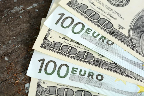 Національний банк України встановив офіційний курс валют на п’ятницю, 11 вересня.
