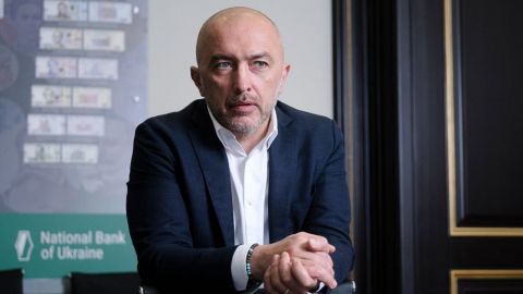 Ужесточение российских атак на бизнес, транспорт и логистику будет иметь дополнительный проинфляционный эффект, однако Национальный банк пока не прогнозирует ускорения инфляции выше 10% до конца года.