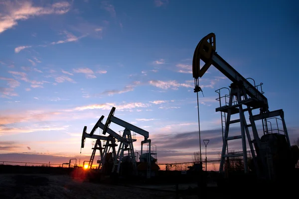 Мировой нефтяной рынок приступил к неделе новым ростом цен.