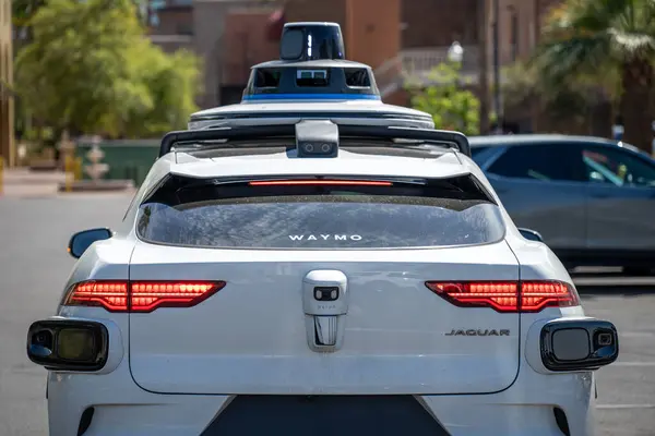 Компанія Waymo, що належить Alphabet, планує запустити в Токіо повністю автономний сервіс роботаксі у 2027 році, повідомляє Investing.com.