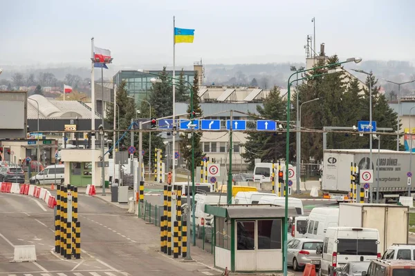 С 20 сентября 2026 года автобусы, следующие из Украины в Польшу, больше не будут пропускать через пункт пропуска «Шегини — Медика».