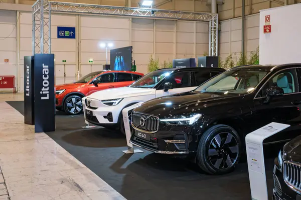 Як повідомляє Reuters, Volvo Cars представила оновлені гібридні версії кросоверів XC60 та XC90 для європейського та американського ринків.