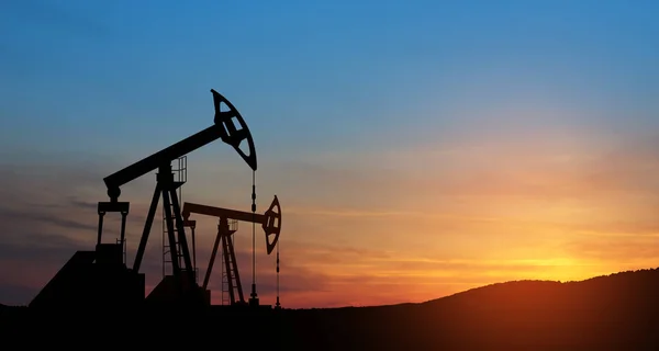 Как сообщает OilPrice.com, мировые цены на нефть продолжили снижаться после того, как Саудовская Аравия заявила о намерении увеличить экспорт через порты Оманского залива на период ремонта нефтепровода Восток-Запад.
