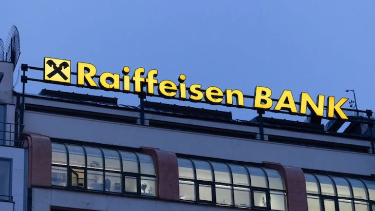 Акции Raiffeisen Bank International упали после обвинения российской дочерней компании в том, что она «стала одним из ключевых каналов обхода санкций».