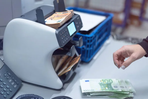 Українці помітно збільшили купівлю готівкової іноземної валюти.