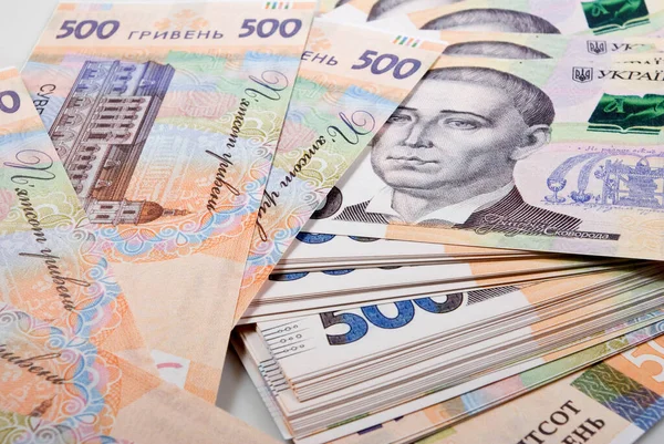 Українці стали зберігати більше грошей у готівковій гривні.