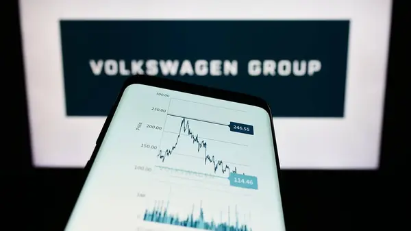 Немецкий автоконцерн Volkswagen исключен из EURO STOXX 50 — одного из ключевых фондовых индексов еврозоны.