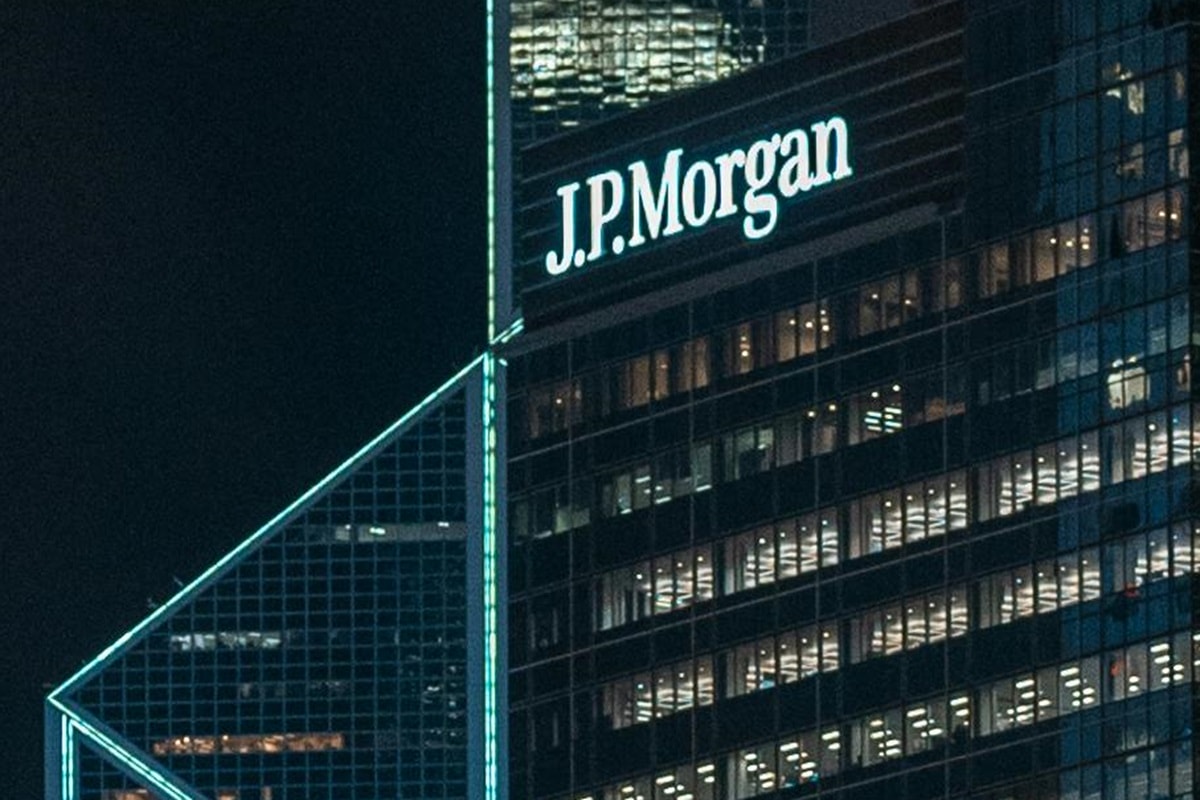 JP Morgan впервые с начала войны США и Израиля против Ирана заявил, что не имеет четкого базового прогноза по дальнейшему развитию ситуации на нефтяном рынке.