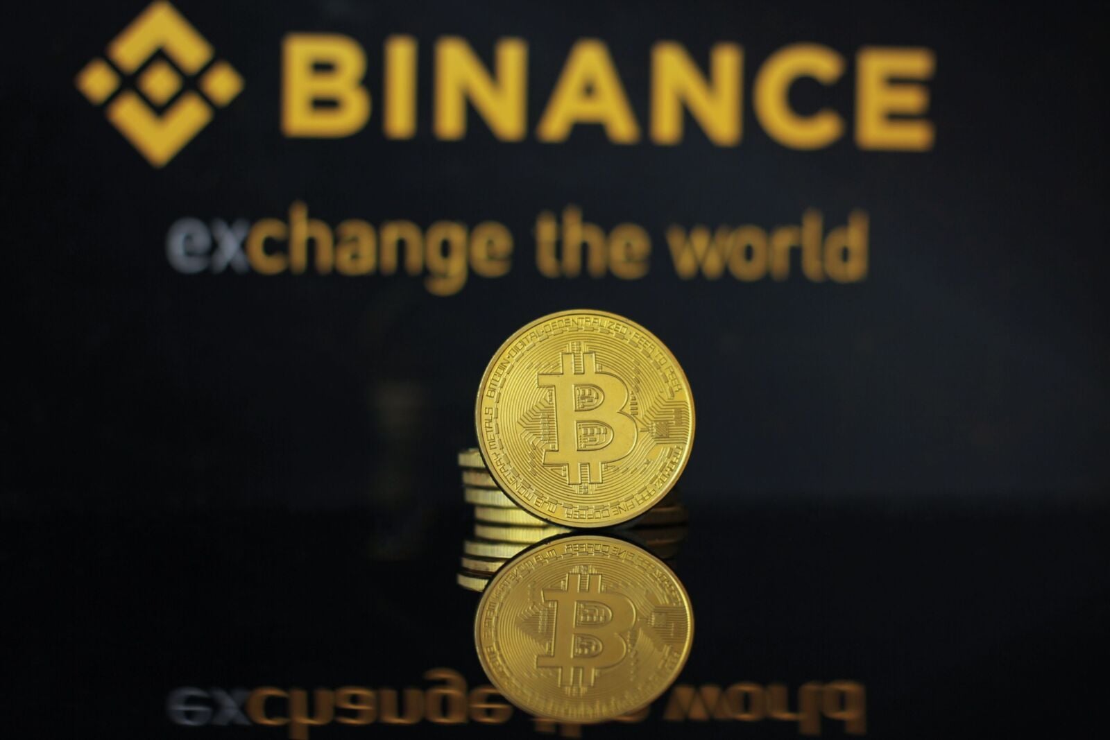Федеральные прокуроры США расследуют, могла ли криптобиржа Binance нарушить американские санкции против Ирана, не заблокировав торговые операции пользователей из этой страны.