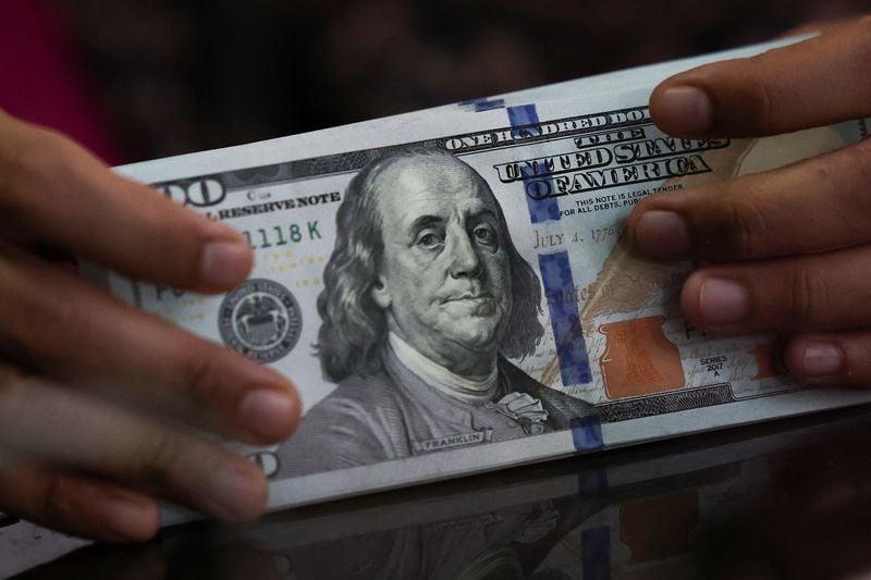 По данным ParadTrade в сентябре 2026 года доллар США укрепился на 2,5% по отношению к евро, достигнув максимума за 14 месяцев.
