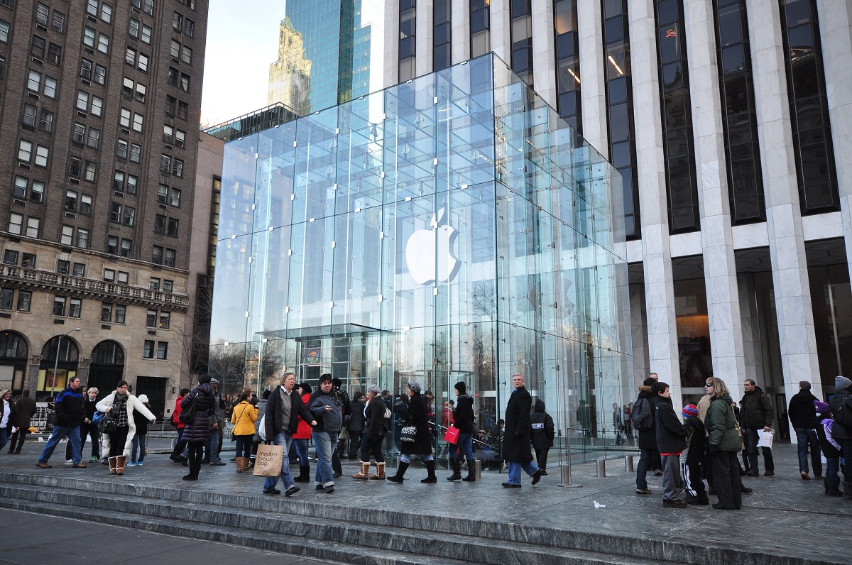 Как сообщает Bloomberg, Apple подтвердила проблему с iPhone 18 Pro Max в сети американского оператора AT&T.