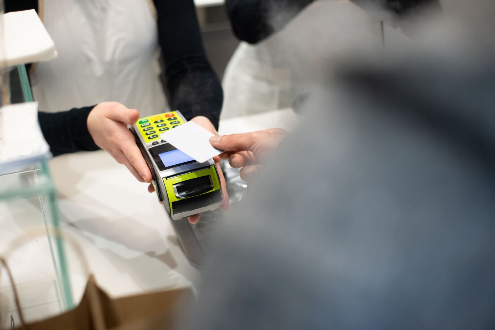 Клиентам monobank, возможно, придется платить за переводы на карты Mastercard других банков: в тарифах уже прописали комиссию 0,5%.
